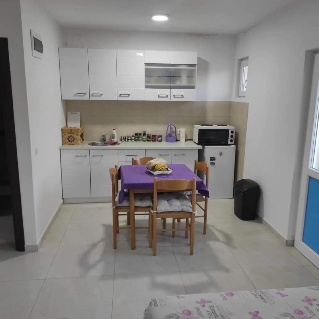 Apartment Perutovic Sutomore Zewnętrze zdjęcie